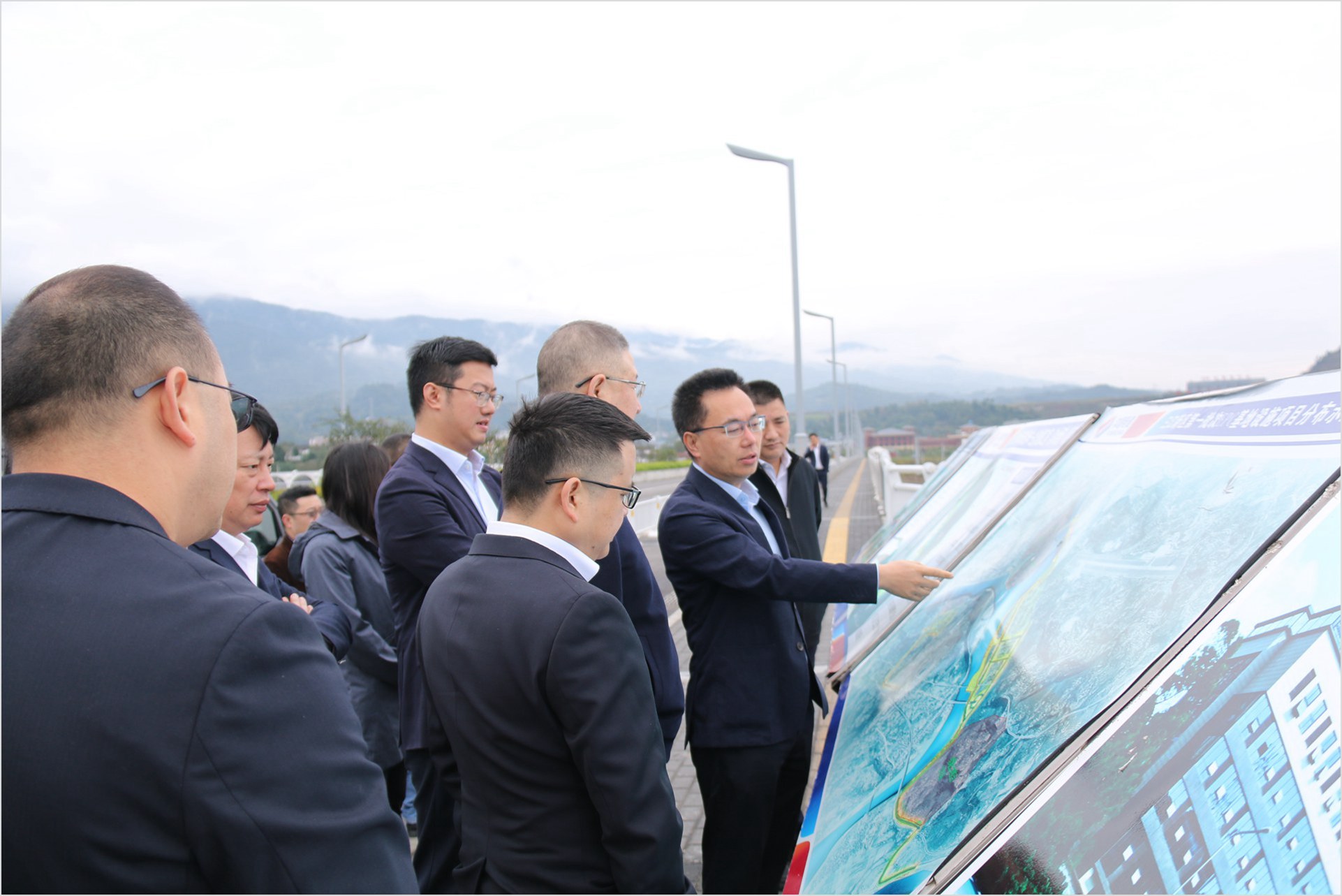 size-size-20211013韩杰会见广元市市长董里 (2).jpg