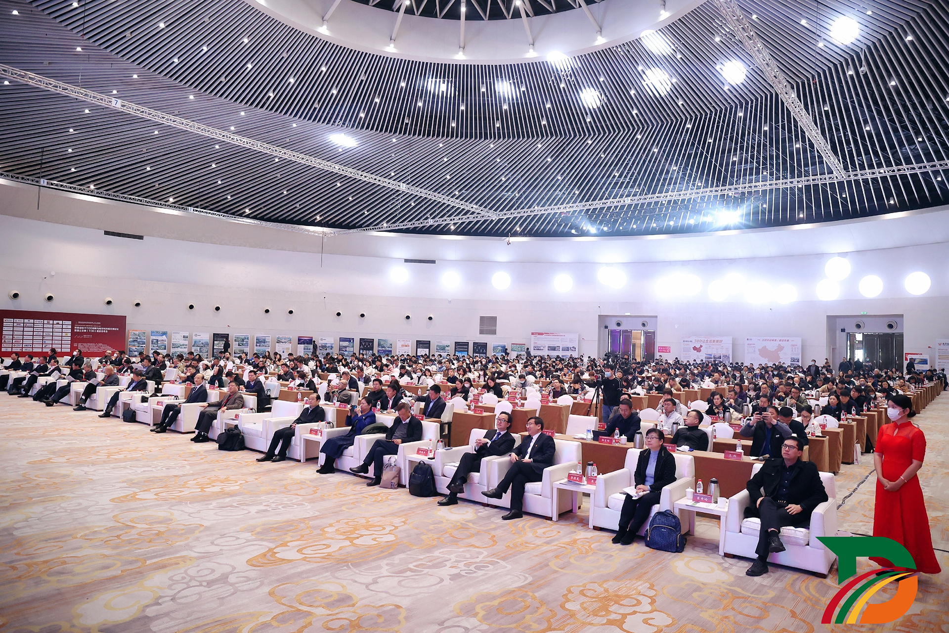 1920背部全景.jpg 1920背部全景.jpg