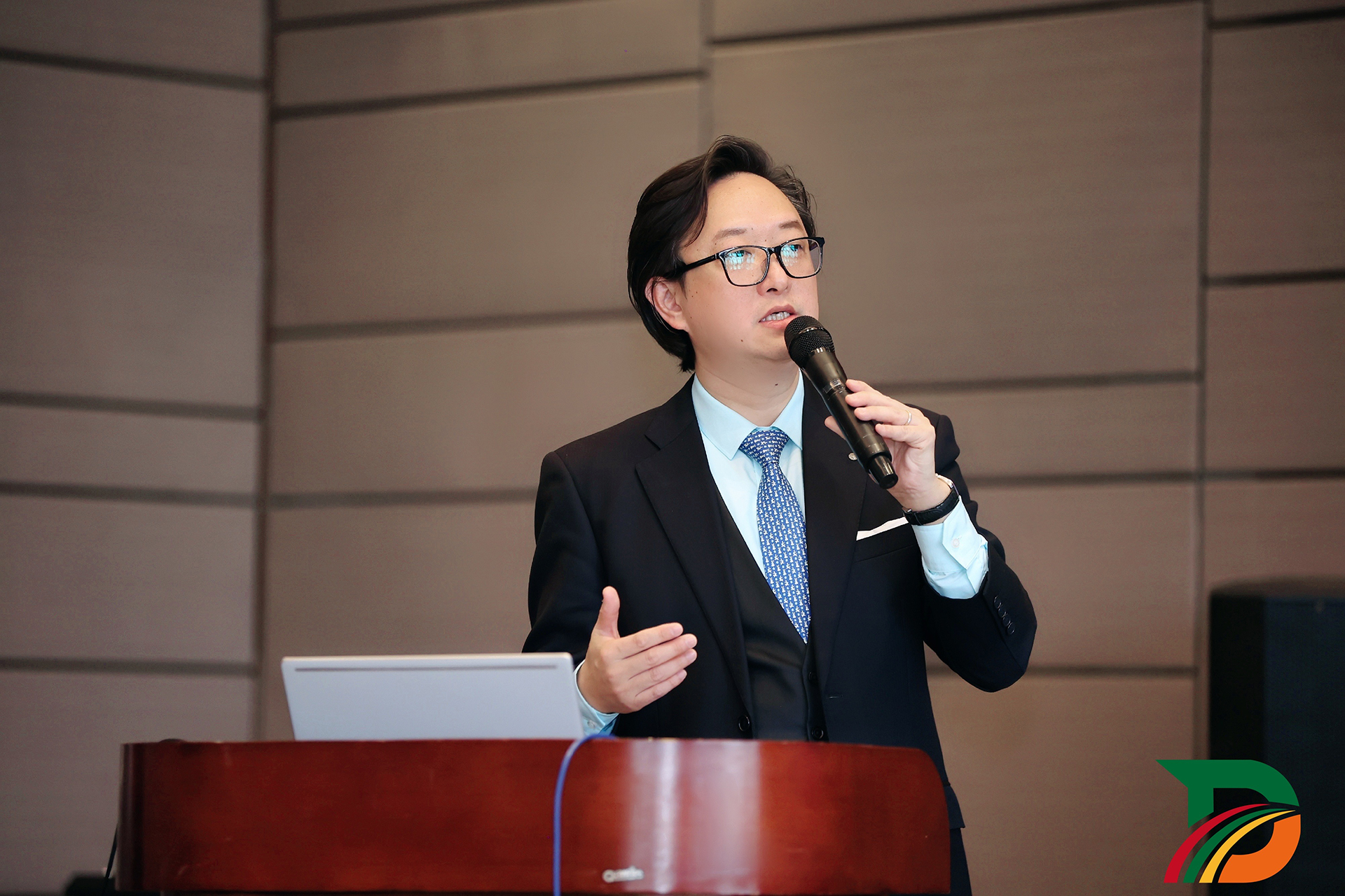 1920胡昂1.jpg 1920胡昂1.jpg