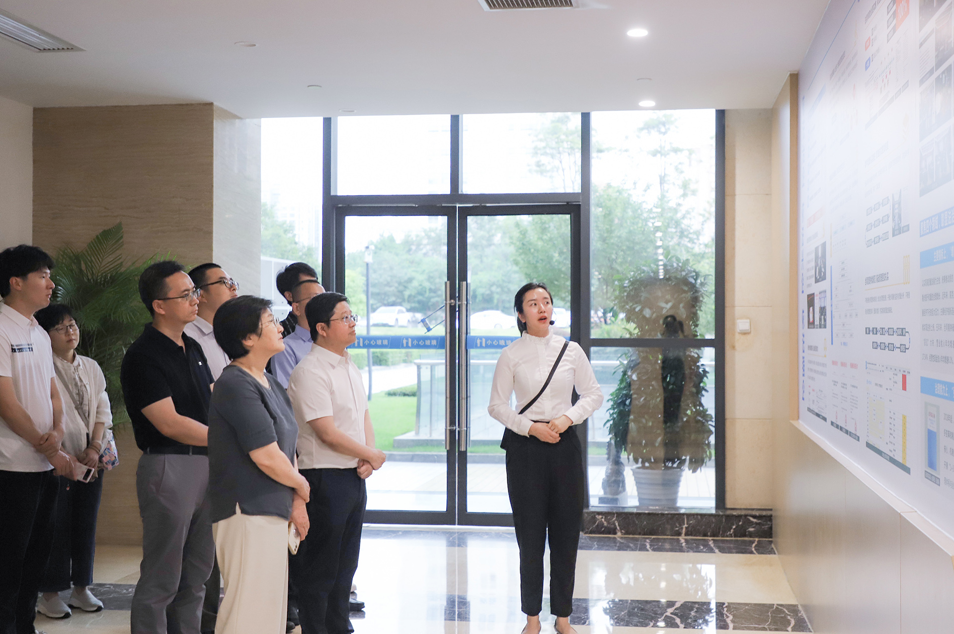 中建西勘院中国社会科学院法学所调研组一行调研中建西勘院依法治企工作
