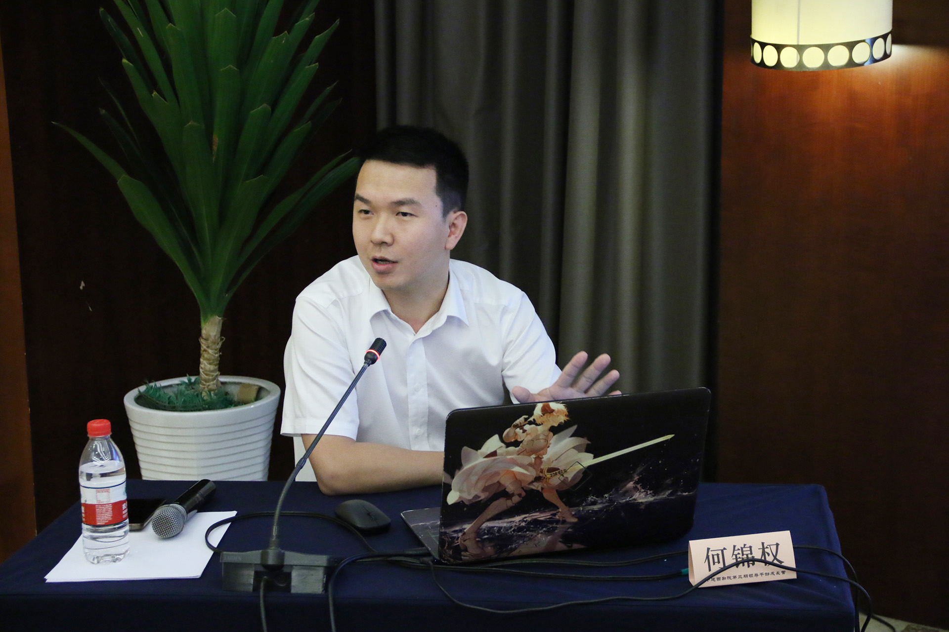 5-中建八局西南公司天府机场项目商务经理何锦权讲授《谋定而动 知止有得——浅谈项目商法工作开展思路》.JPG