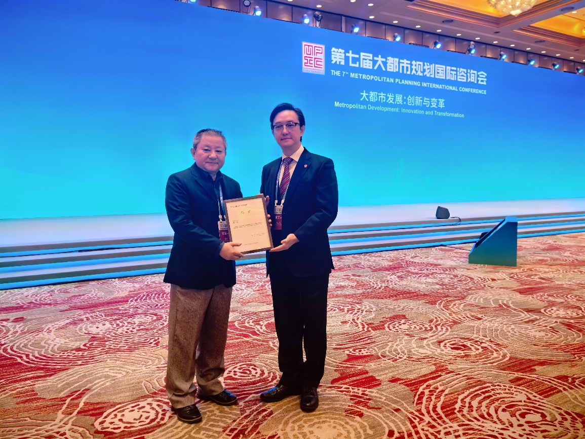 胡昂院士获聘上海市规划设计研究院《全球城市瞭望》研究海外特聘专家.jpg