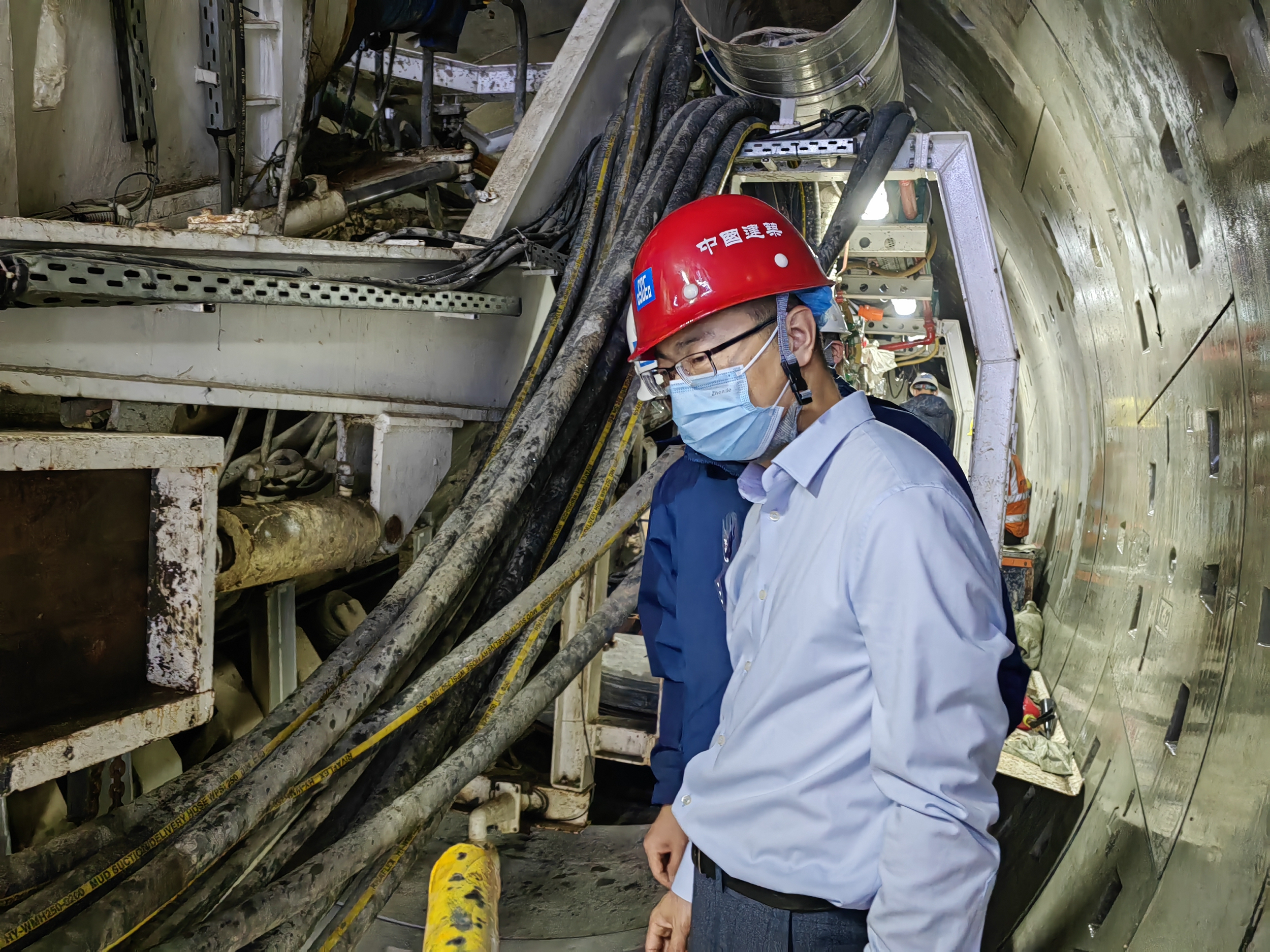 2500- 郑立宁工作照1.jpg 2500- 郑立宁工作照1.jpg