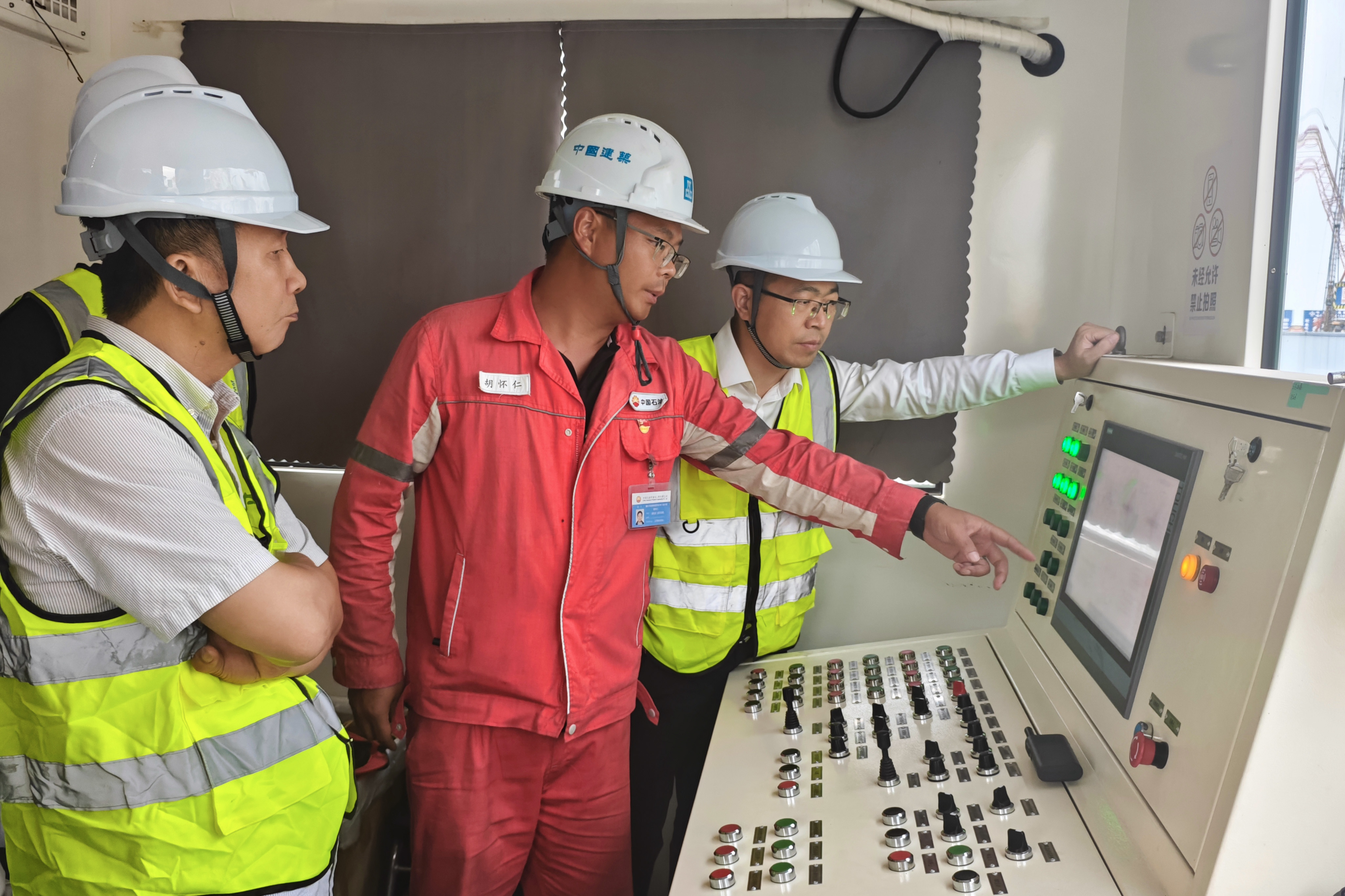 20250822 SECM竖井掘进装备在中国石油首个海底盾构工程烟台港西港区LNG接收井项目顺利始发-现场操作 7e1cfc042647a4d6788333096fabba47.jpg 20250822 SECM竖井掘进装备在中国石油首个海底盾构工程烟台港西港区LNG接收井项目顺利始发-现场操作 7e1cfc042647a4d6788333096fabba47.jpg