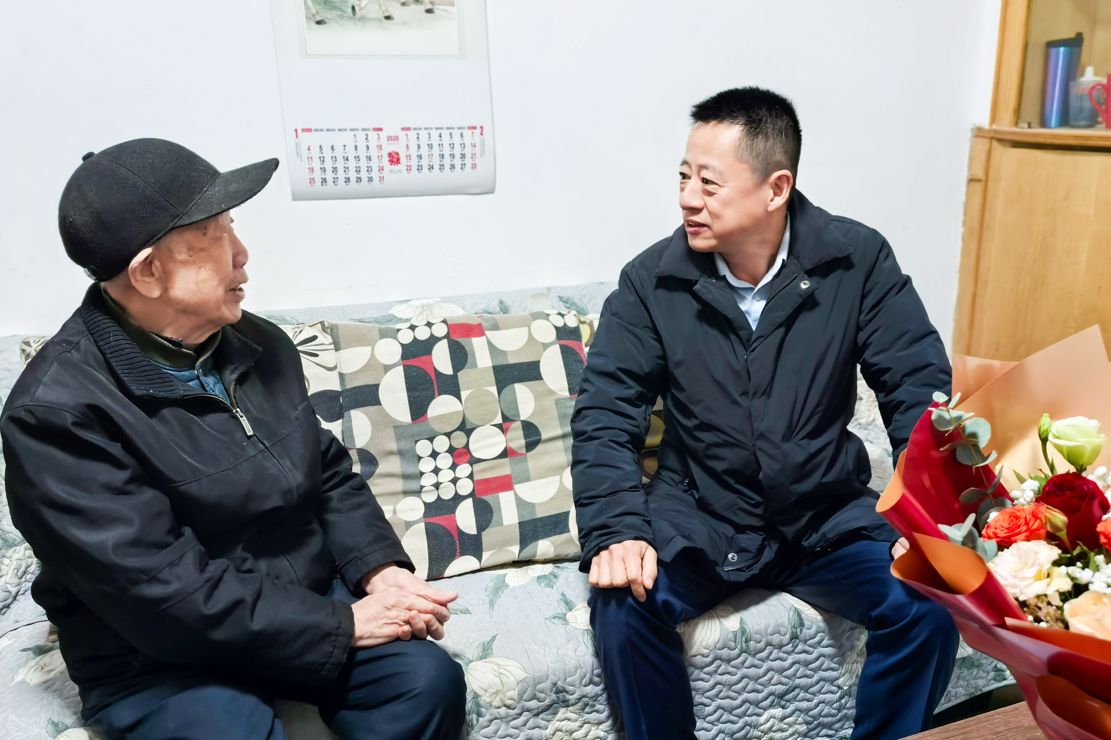 202602 唐海峰慰问陈邵春 (3).jpg