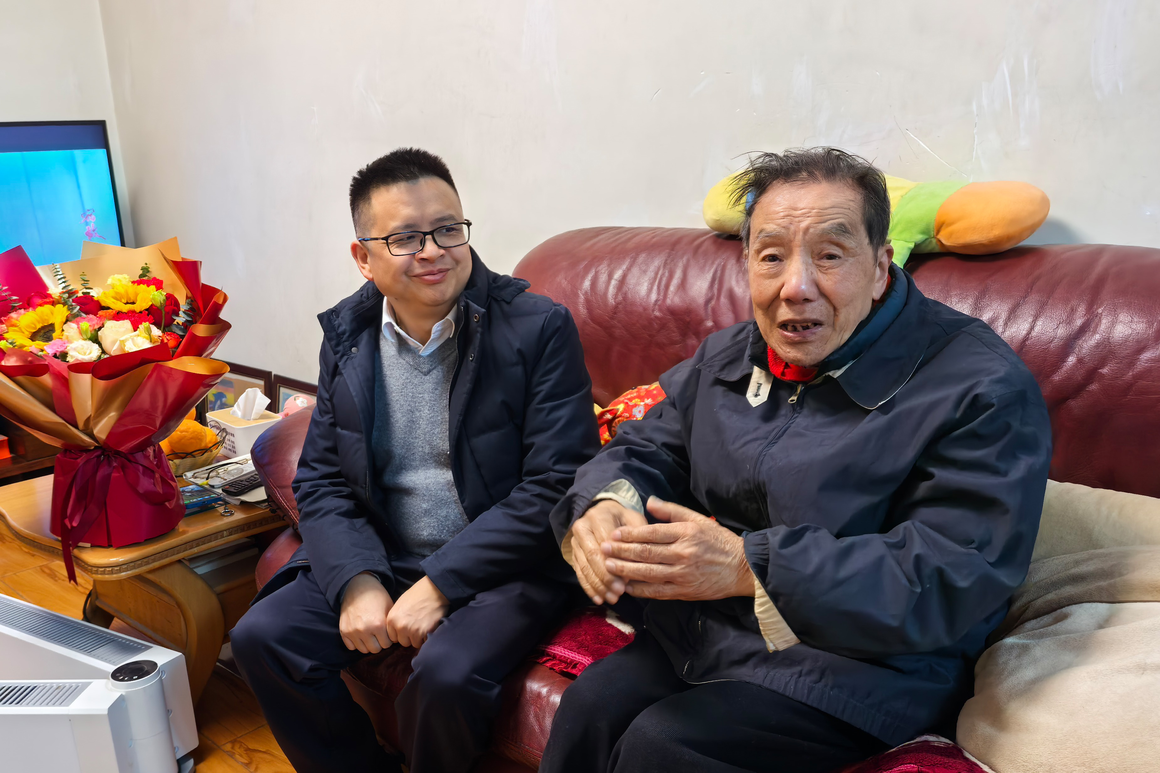 202602 颜光辉慰问朱寅生 (3).jpg