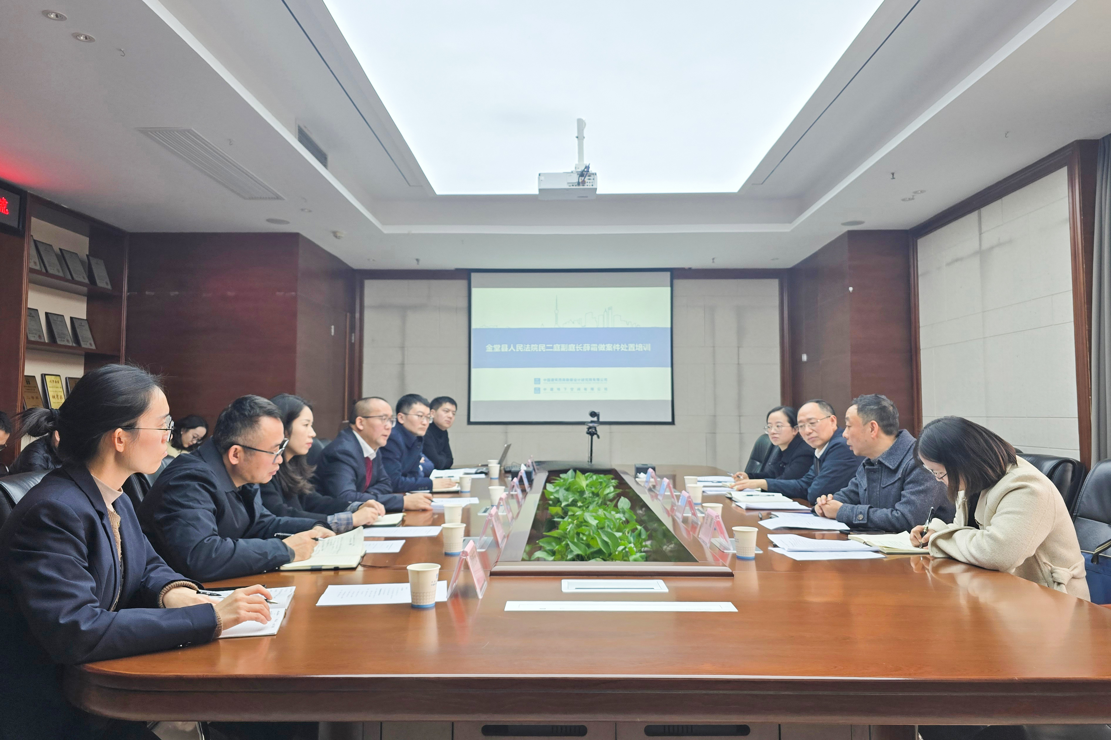 座谈图片.jpg 座谈图片.jpg